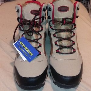 Mens Water resistant hiking boots.